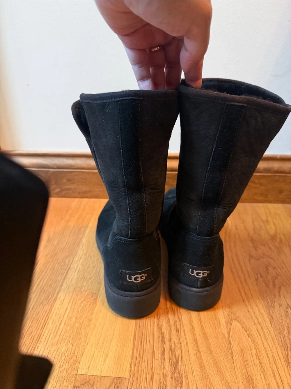 UGG Amie Classic Wedge Boot Water-Resistant Black Suede Plush Sheepskin Lining 9